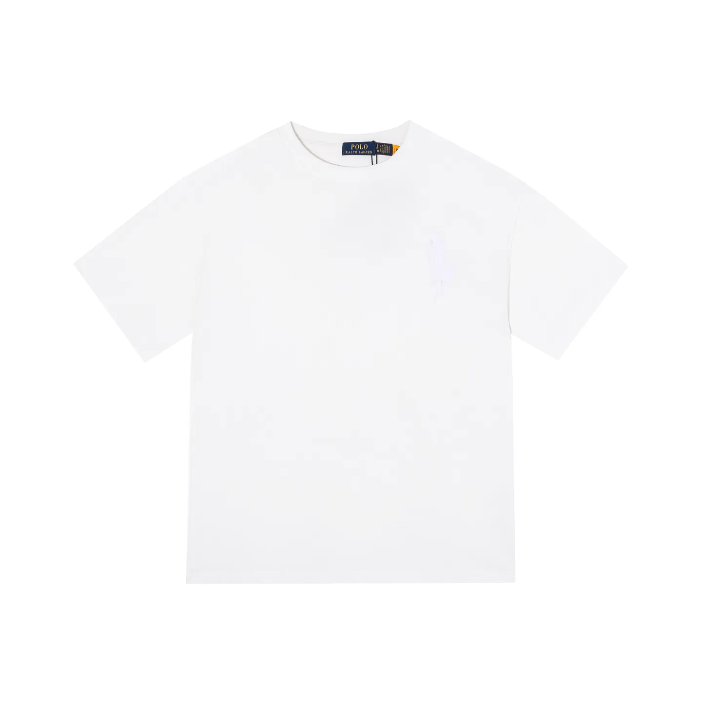 P126 Style number: 509 Ralph Lauren/Ralph Lauren 25ss simultaneously launches one-color horse embroidery round neck short sleeves. The main logo on the neck has a QR code mark, which can be scanned for verification, and the detailed horse logo embroidery is all high-density, all made with imported Tajima machines, which distinguishes low-quality products on the market. 32 counts, 240g hydrophilic toner, 100% cotton fabric, comfortable and soft, highly breathable, focusing on high-end cost-effectiveness, needless to say good quality. Available in a variety of colors, both boys and girls can try this genderless style, giving them a yuppie tone in no time. Immerse yourself in your leisurely style, and have your own style in retro. Natural, vivid, and very French romantic feelings perfectly integrate the youthful atmosphere with the trend. The clever embellishment of the horse logo embroidery carries all the eye-catching points. Color: black, white, navy blue, light gray Size: S-xL S Shoulder width 44 Bust 100 Sleeve length 22 Clothing length 68 M Shoulder width 46 Bust 104 Sleeve length 23 Clothing length 70 L Shoulder width 63 Bust 108 Sleeve length 24 Clothing length 72 xL Shoulder width 50 Bust 112 Sleeve length 25 Clothing length 74